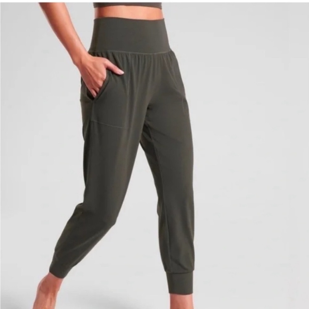 Athleta Salutation Jogger Powervita Olive Green Medium Pants Yoga Workout